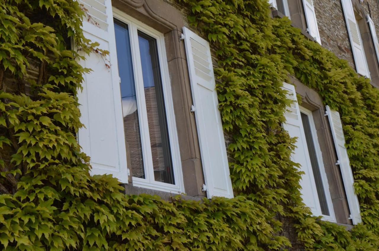 Hotel Weingut Erbes-Henn Ürzig Exterior foto